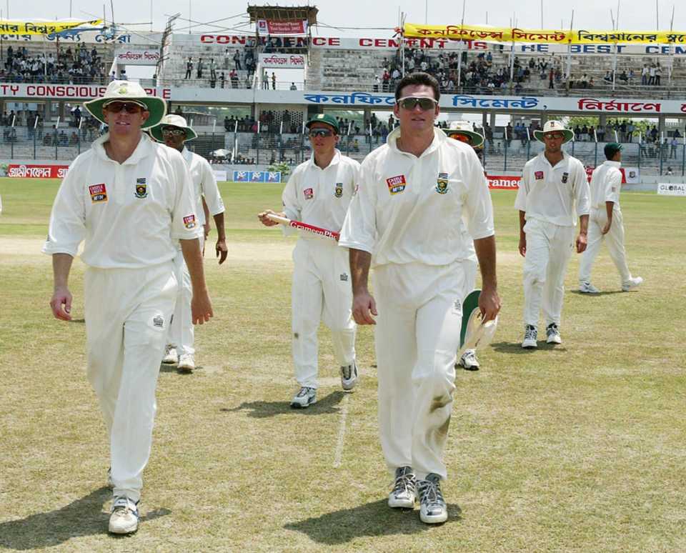 Graeme Smith won his first match as captain, Bangladesh v South Africa, 1st Test, Chittacong, April, 27, 2003