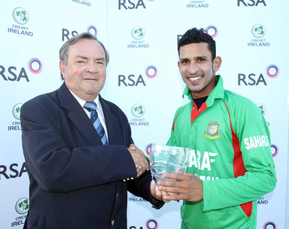 Nasir Hossain receives the man-of-the-match award