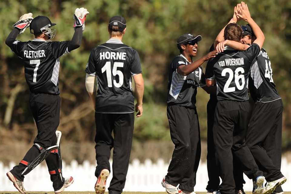New Zealand players celebrate a wicket, New Zealand v Pakistan, Group B, ICC Under-19 World Cup, Buderim, August 16, 2012