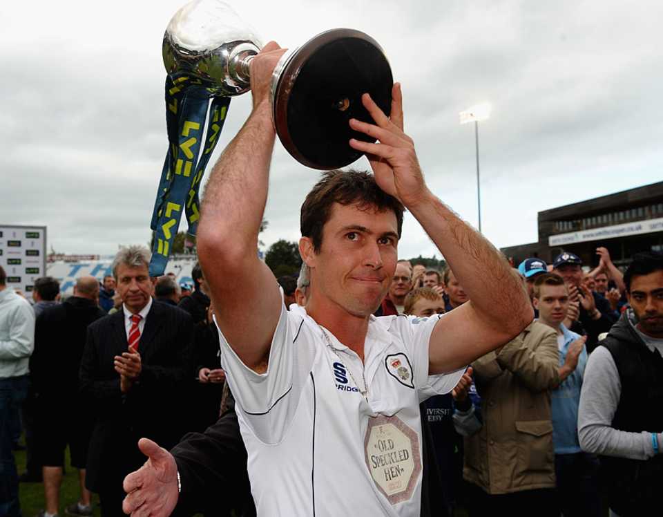 Wayne Madsen holds aloft the Division Two trophy, Derbyshire v Hampshire, County Championship, Division Two, Derby, September 14, 2012
