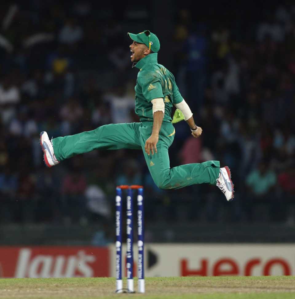 JP Duminy jumps for joy after taking a catch