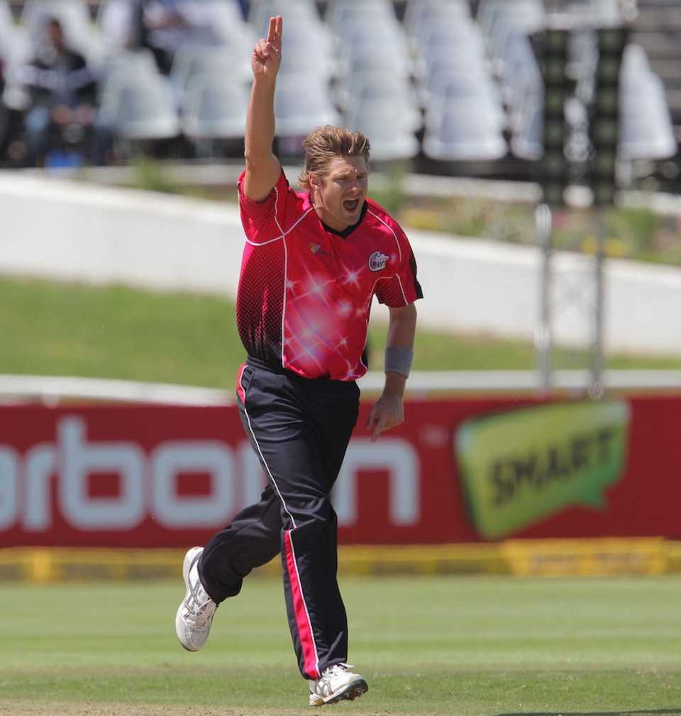 Shane Watson picked up two wickets, Lions v Sydney Sixers, Group B, Champions League T20, Cape Town, October 18, 2012