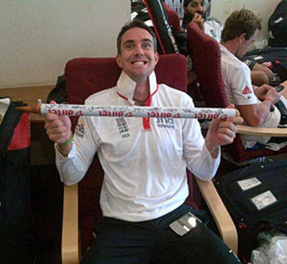 Kevin Pietersen shows his delight in the England dressing room, India v England, 2nd Test, Mumbai, 4th day, Monday, November, 26, 2012