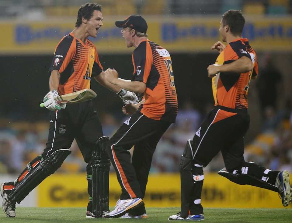 Nathan Coulter-Nile celebrates the nine-wicket win with Michael Beer and Marcus Stoinis, Brisbane Heat v Perth Scorchers, Big Bash League, December 18, 2012
