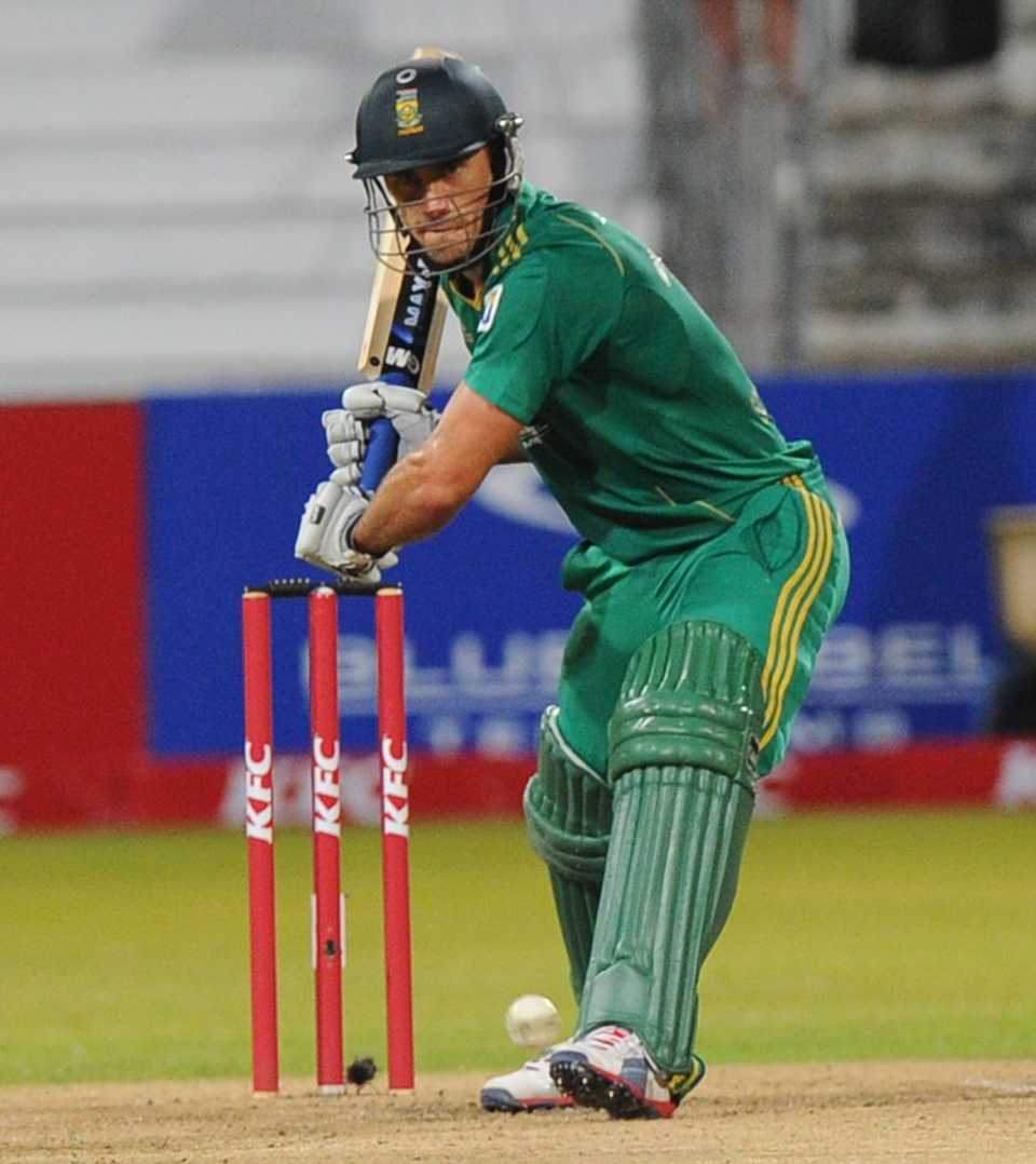 Captain Faf du Plessis guided the run chase, South Africa v New Zealand, 1st Twenty20 international, Durban, December 21, 2012