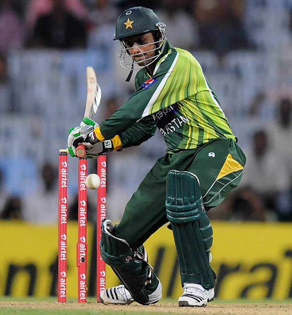 Shoaib Malik struck a 56-run stand with Nasir Jamshed to guide Pakistan to win