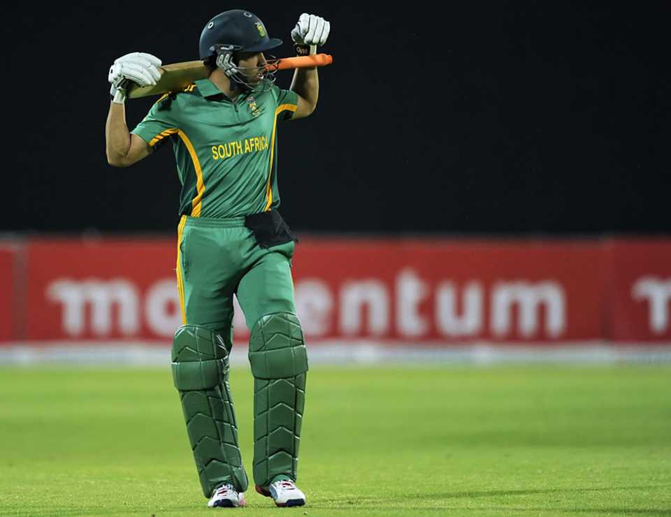 Farhaan Behardien looks back after becoming one of five run outs, South Africa v New Zealand, 2nd ODI, Kimberley, January 22, 2013