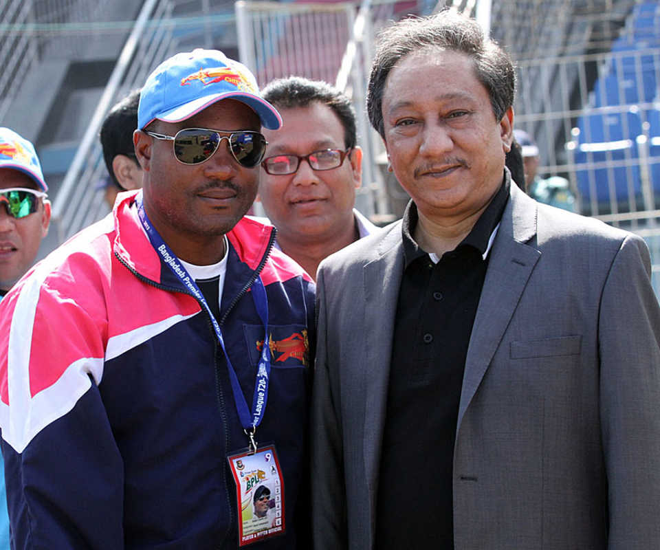 Brian Lara with BCB chief Nazmul Hassan after the Barisal-Chittagong game