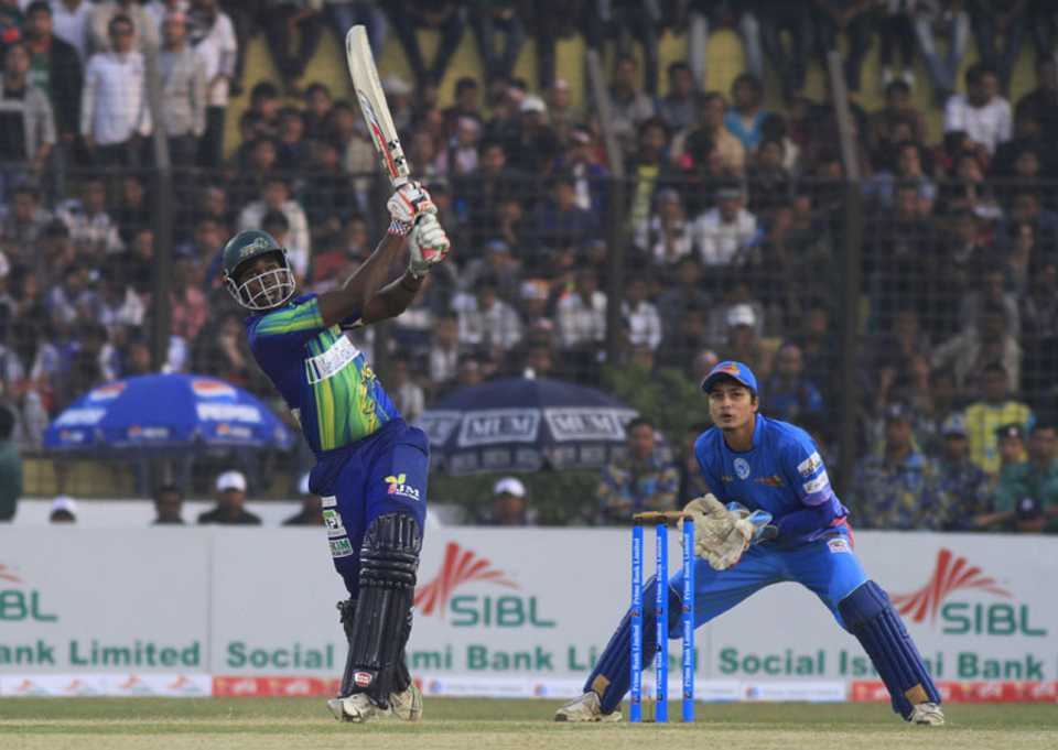 Elton Chigumbura hit three sixes to get Sylhet over the line