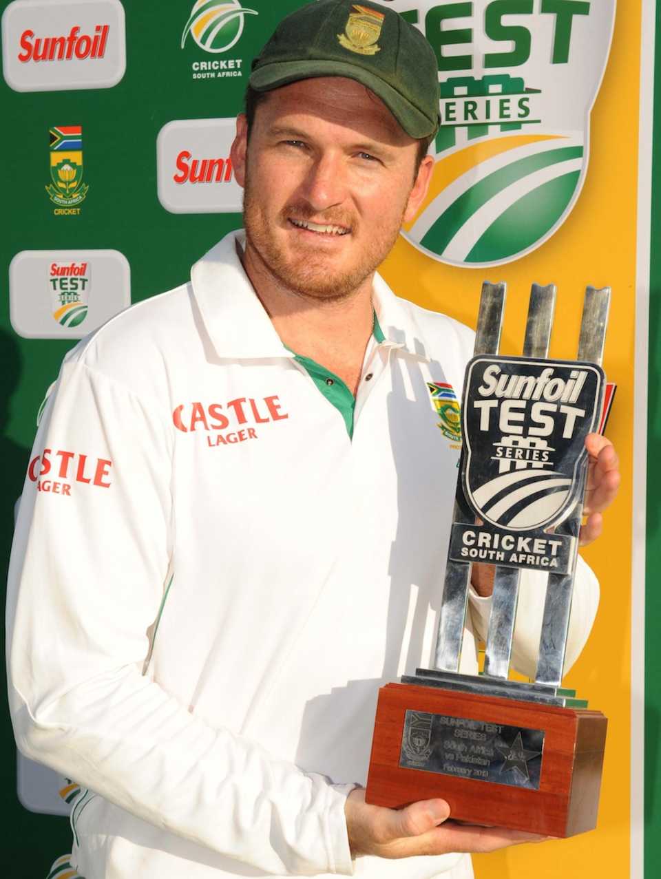 Graeme Smith with the winners trophy, South Africa v Pakistan, 3rd Test, Centurion, 3rd day, February 24, 2013