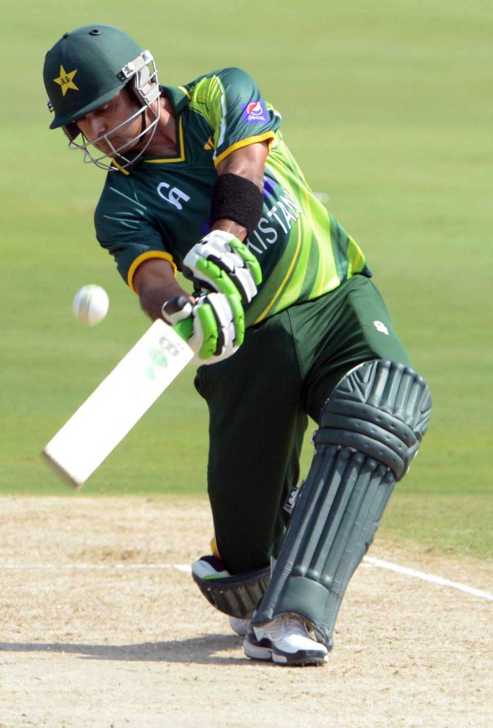 Mohammad Hafeez takes the aerial route, South Africa v Pakistan, 2nd T20I, Centurion, March 3, 2013