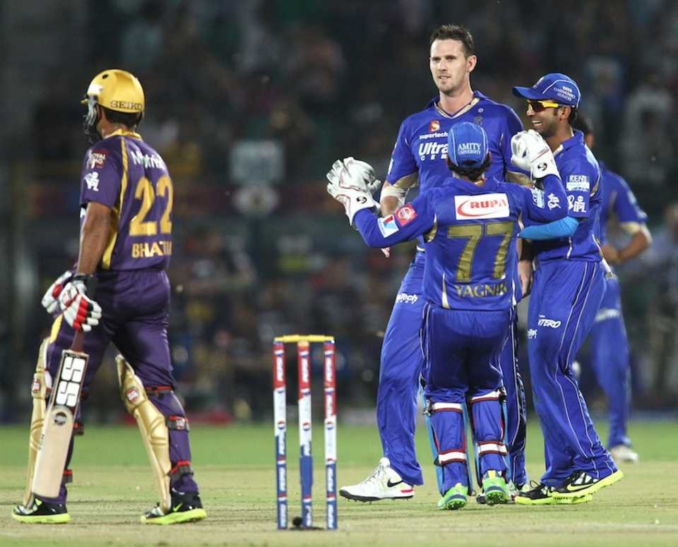 Shaun Tait took 1 for 29 in his first game
