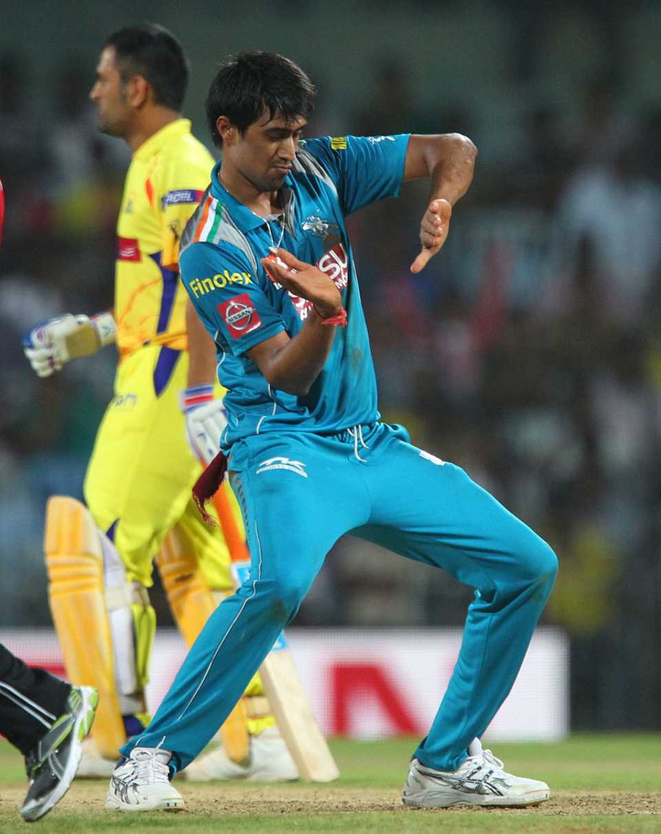 Rahul Sharma celebrates Dwayne Bravo's wicket