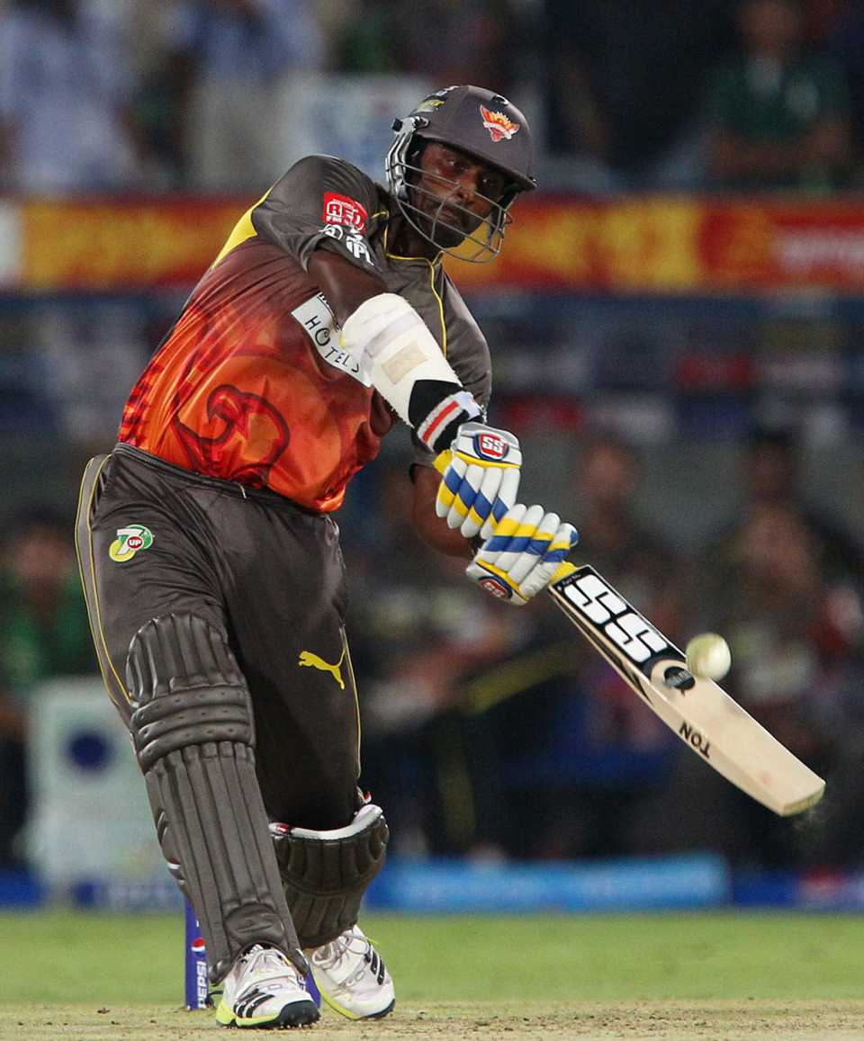 Thisara Perera hit three sixes in the 19th over, Sunrisers Hyderabad v Kings XI Punjab, IPL 2013, Hyderabad, April 19, 2013