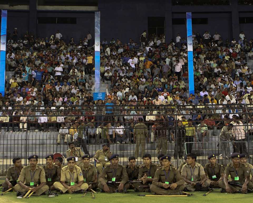Policemen provide security, Deccan Chargers v Kings XI Punjab, IPL, Cuttack, March 19, 2010