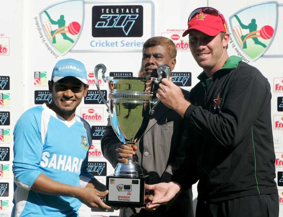 Mushfiqur Rahim and Brendan Taylor with the trophy