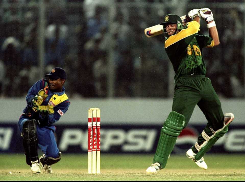 Jacques Kallis cuts one on his way to an unbeaten century, South Africa v Sri Lanka, 1st semi-final, Willis International Cup, Dhaka, October 30, 1998