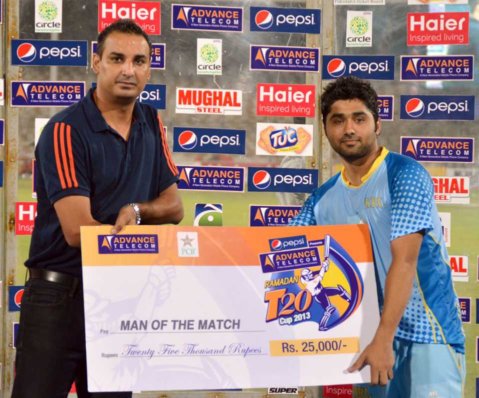 Zain Abbas receiving the Man-of-the-Match award
