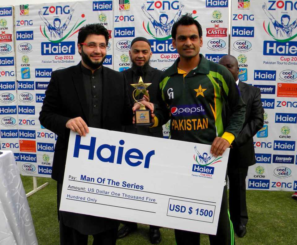 Mohammad Hafeez with his Man-of-the-Series award