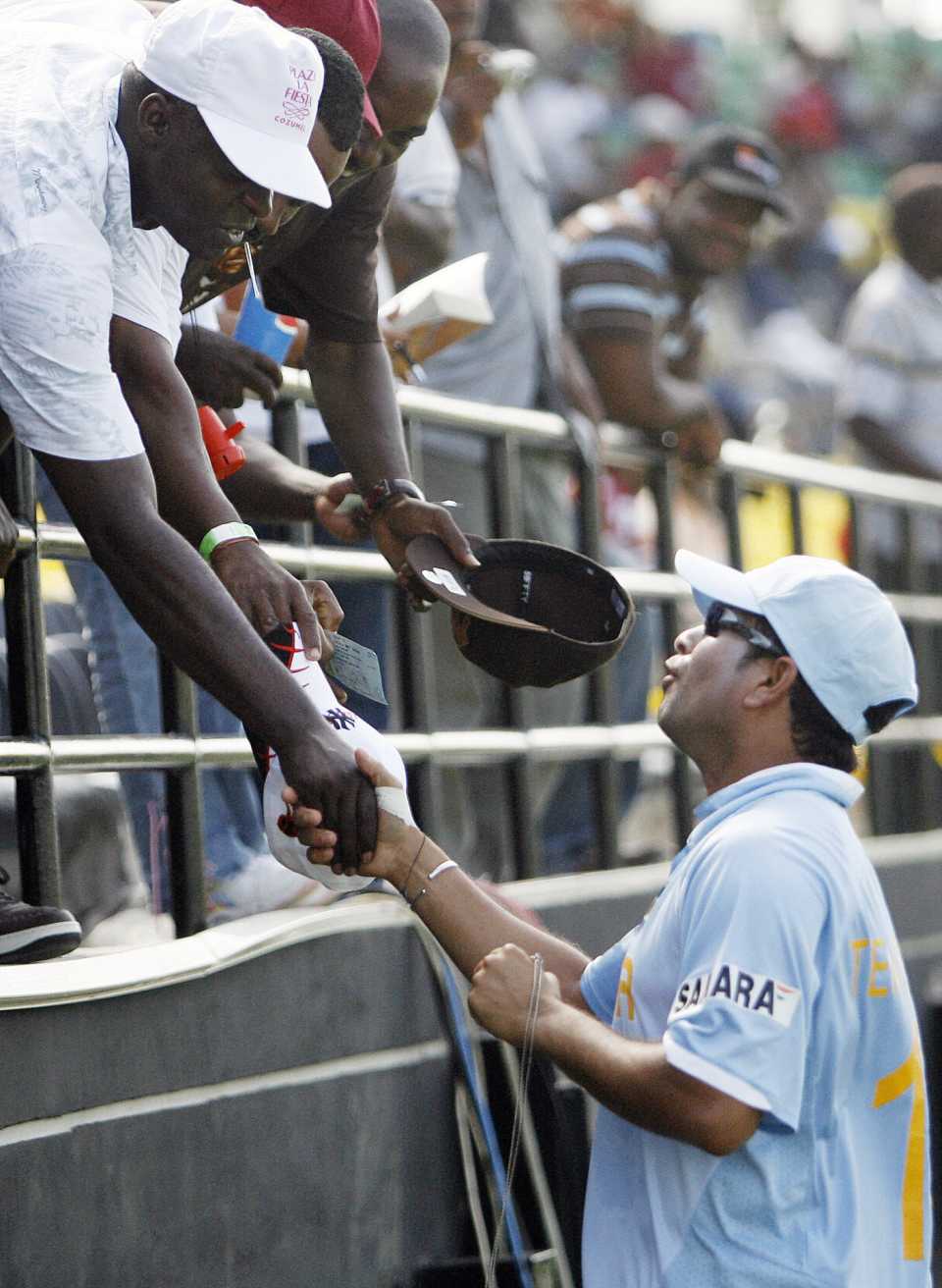 Jamaican fans shake hands with Sachin Tendulkar