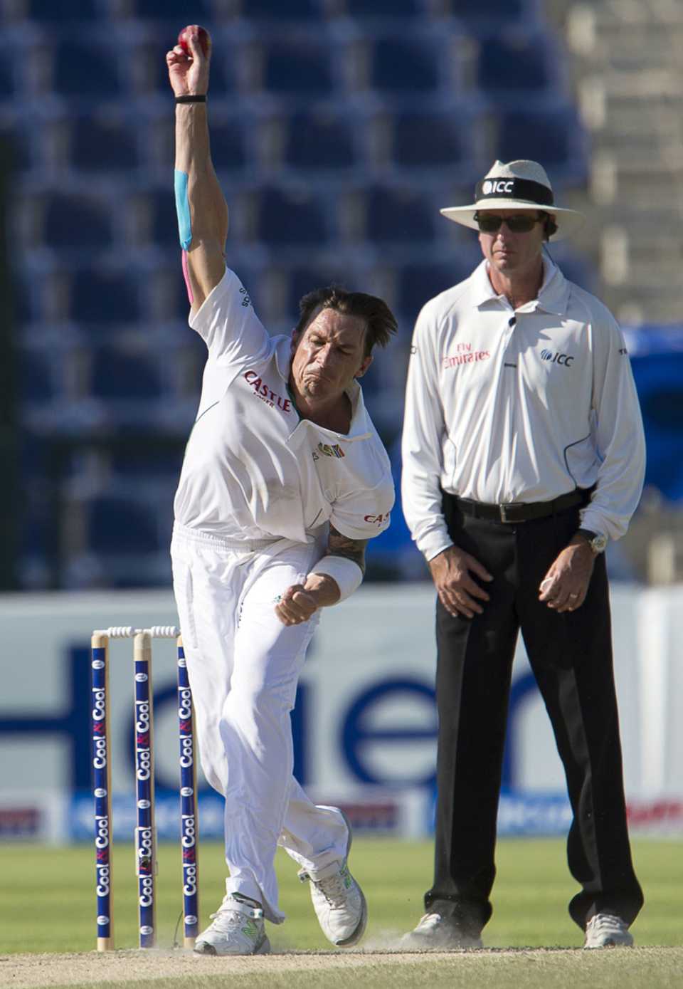 Dale Steyn picked up a wicket in his second over, Pakistan v South Africa, 1st Test, 4th day, Abu Dhabi, October 17, 2013