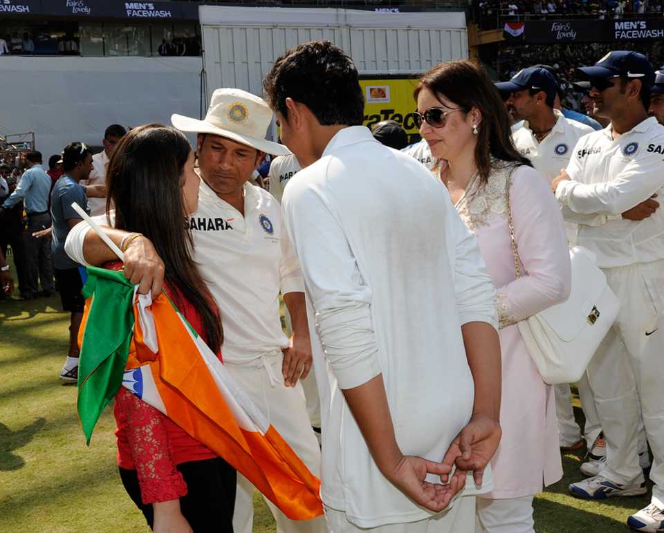 Sachin Tendulkar shares a private moment with his family, India v West Indies, 2nd Test, Mumbai, 3rd day, November 16, 2013