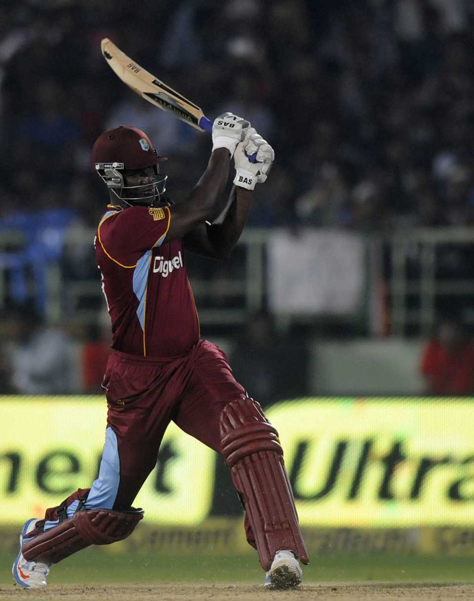 Darren Sammy targets the leg side, 2nd ODI, Visakhapatnam, November 24, 2013