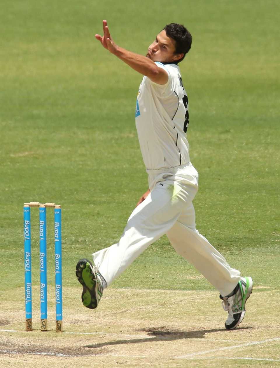 Nathan Coulter-Nile sends down a delivery, Western Australia v Victoria, Sheffield Shield, Perth, 4th day, November 25, 2013