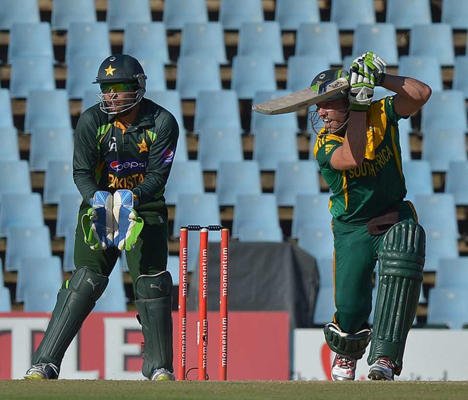 AB de Villers steers the ball into the off side, South Africa v Pakistan, 3rd ODI, Centurion, November 30, 2013