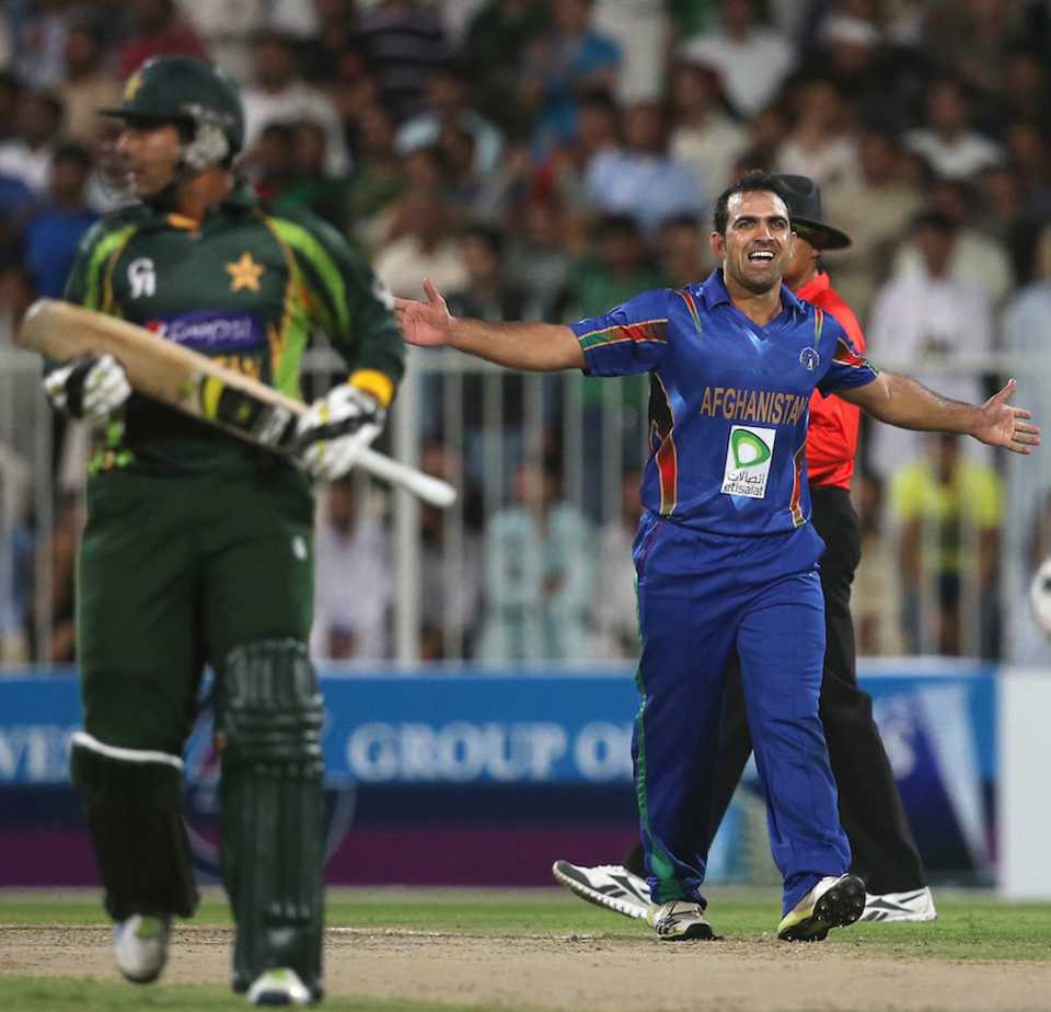Samiullah Shenwari made the first strike for Aghanistan, Afghanistan v Pakistan, only T20, Sharjah, December 8, 2013