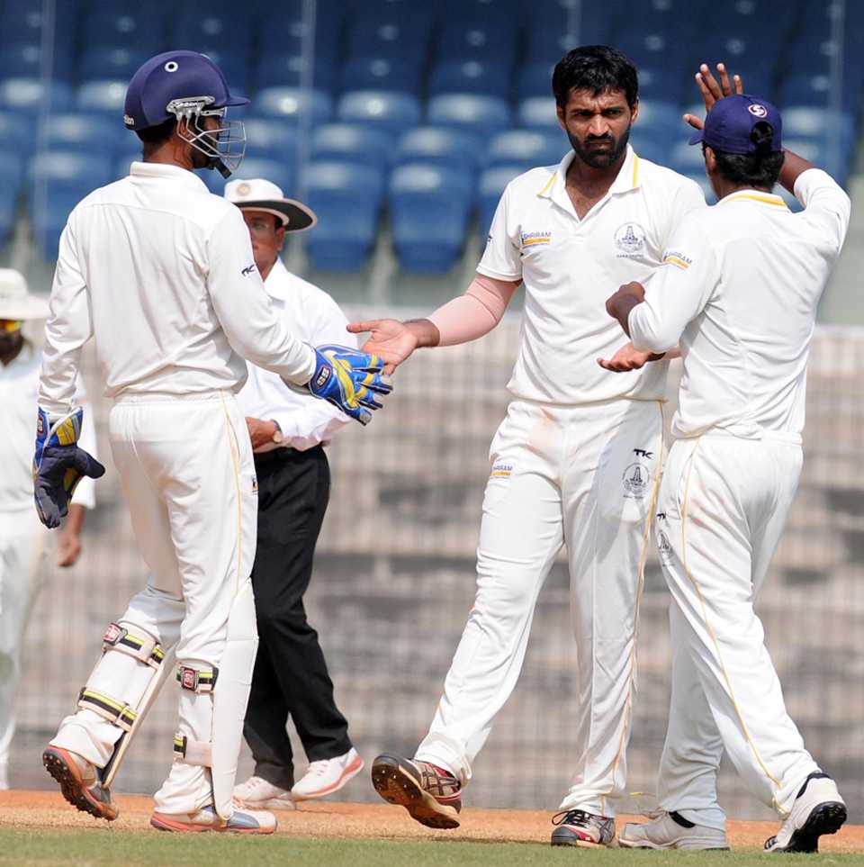 Rahil Shah celebrates a wicket with his team-mates, Tamil Nadu v Rajasthan, Ranji Trophy 2013-14, Group B, 4th day, Chennai, December 25, 2013