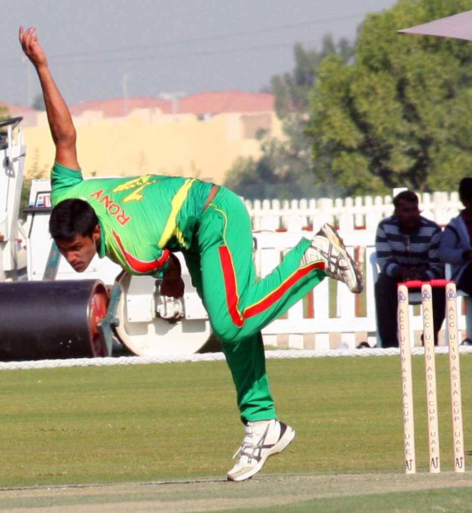 Left-arm pacer Abu Haider in his delivery stride, Bangladesh Under-19 v Malaysia Under-19, Under-19 Asia Cup, Abu Dhabi, December 28, 2013