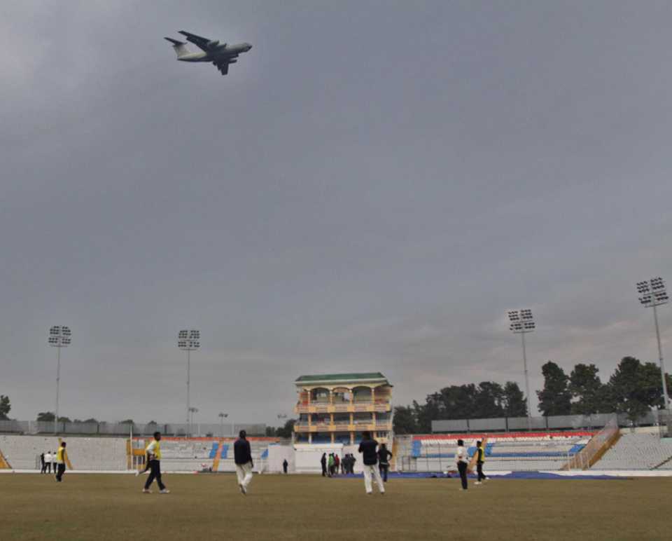 A flight takes off from the nearby Chandigarh airport, Punjab v Karnataka, Ranji Trophy semi-final, 4th day, Mohali, January 21, 2014