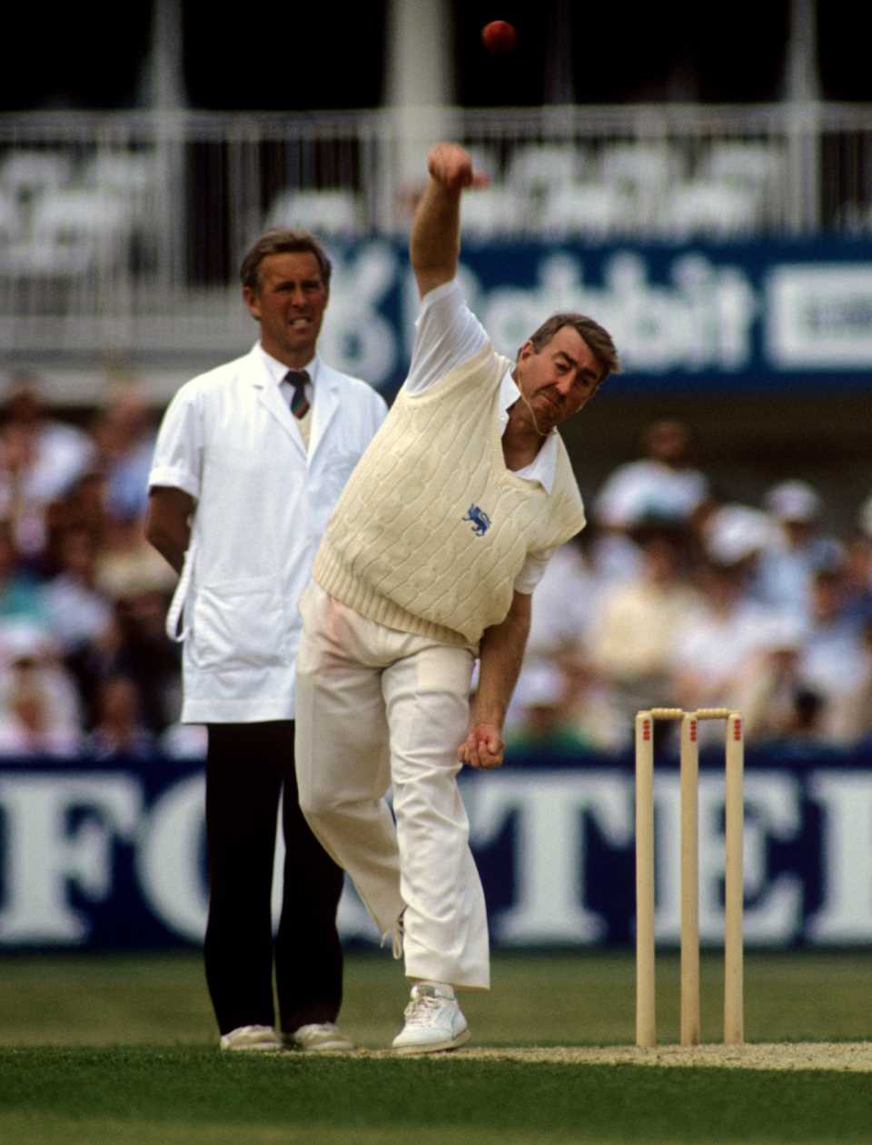 Eddie Hemmings bowls, England v New Zealand, 2nd ODI, Texaco Trophy, The Oval, May 25, 1990