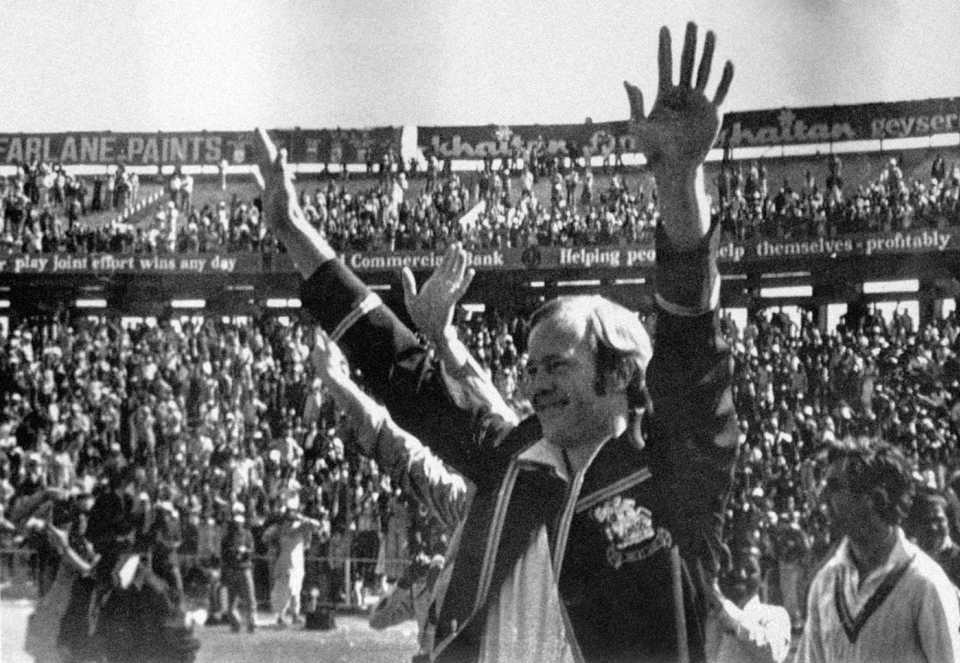Tony Greig salutes the Eden Gardens crowd, India v England, 2nd Test, Calcutta, 5th day, January 6, 1977