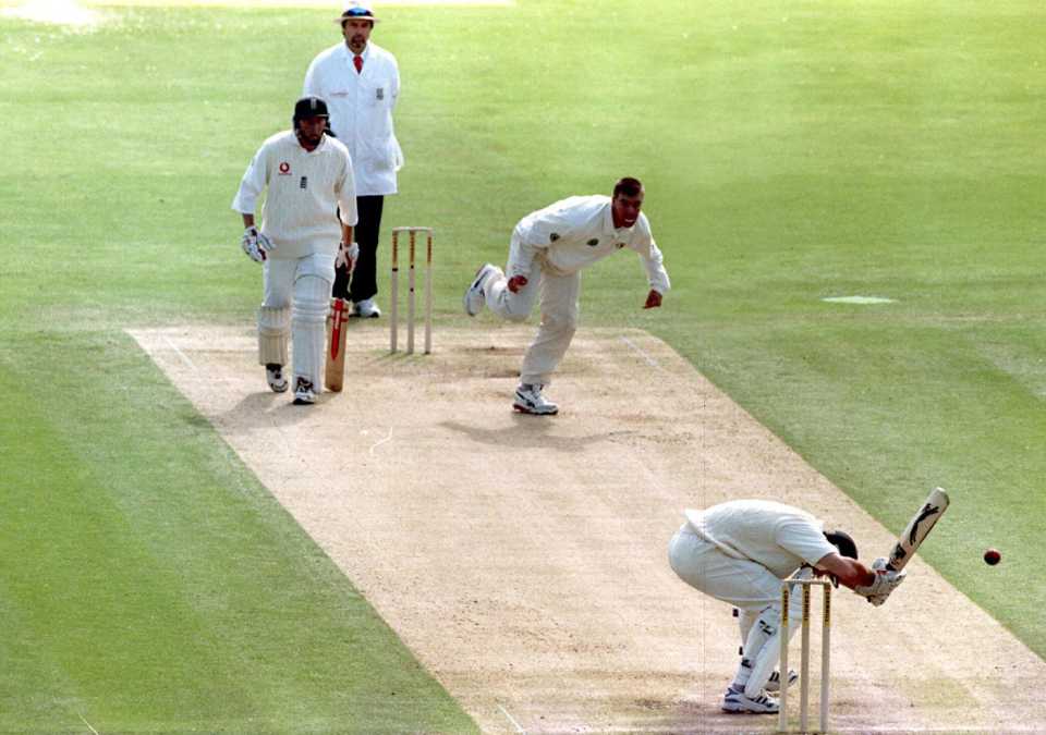 Heath Streak bounces Graeme Hick, England v Zimbabwe, 1st Test, Lord's, 2nd day, May 19, 2000