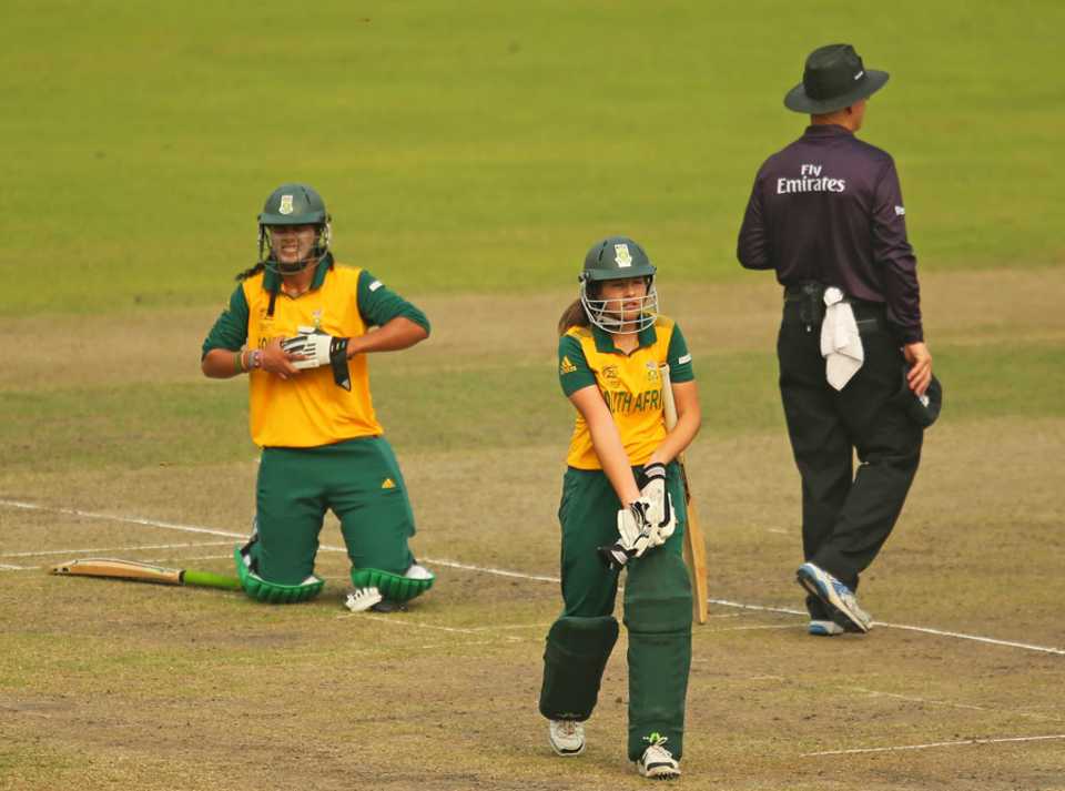 Sune Luus was run-out after a collision with Chloe Tryon, England v South Africa, Women's World T20, semi-finals, Mirpur, April 4, 2014