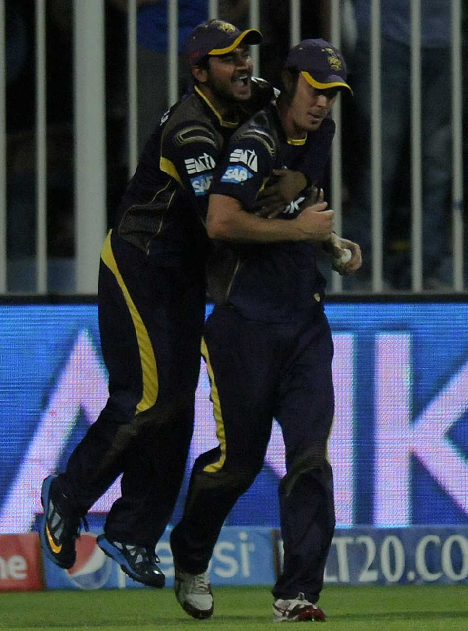 Manish Pandey hugs Chris Lynn after he took a stunner to get AB de Villiers