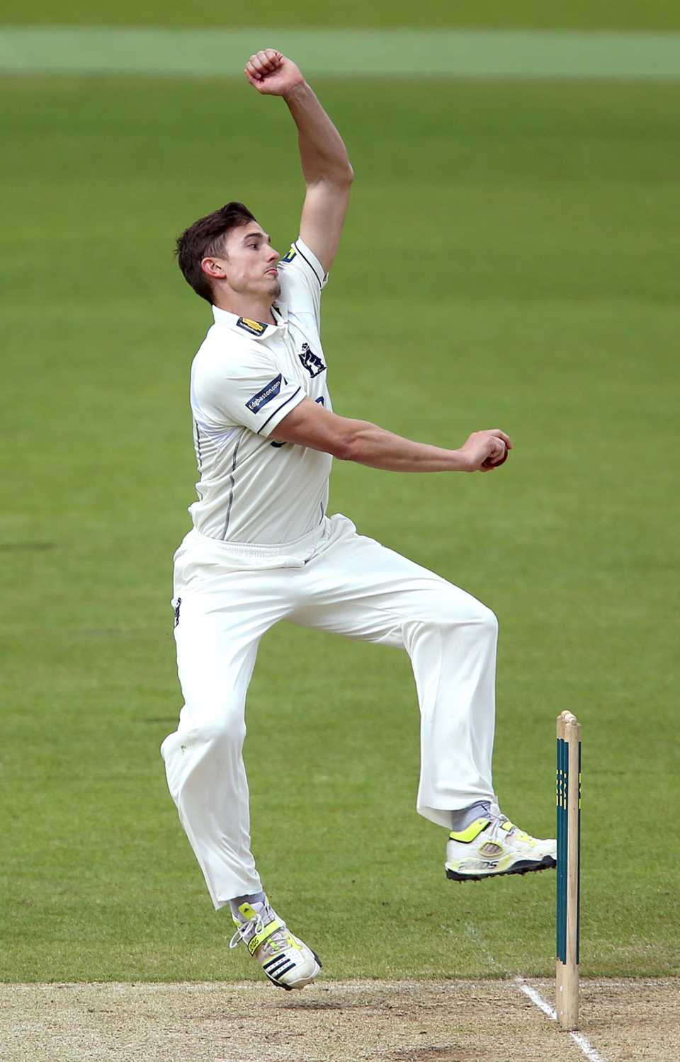 Richard Jones took five wickets on his first appearance for Warwickshire in the Championship
