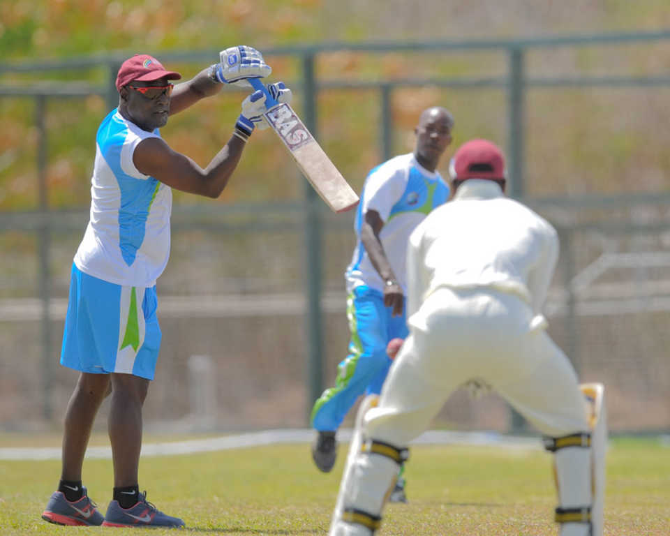 Viv Richards oversees training of the Sagicor squad, Sagicor HPC v Bangladesh A, Barbados, 3rd day, May 28, 2014