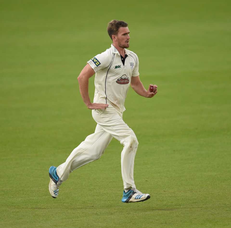 Jack Shantry claimed 6 for 53 in Surrey's first innings