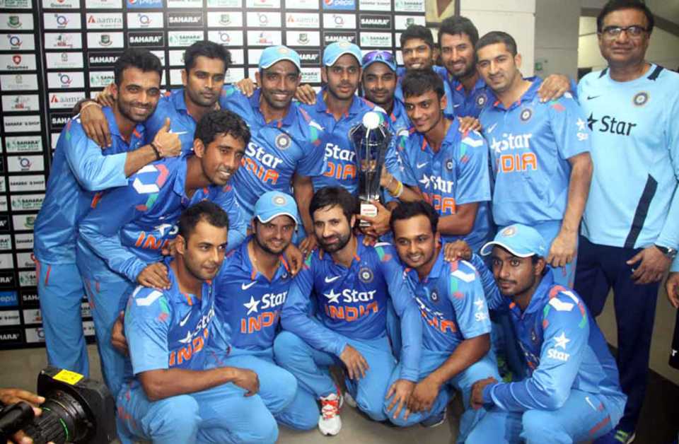 India pose with the series trophy