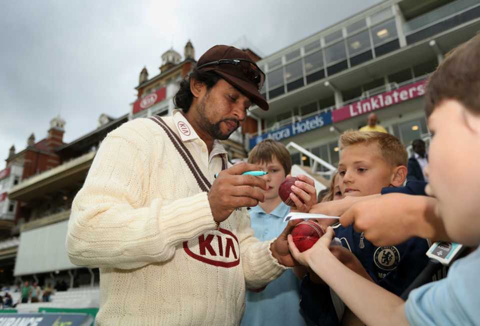 Tillakaratne Dilshan signs autographs on the boundary, Surrey v Hampshire, County Championship, Division Two, The Oval, 3rd day, June 30, 2014