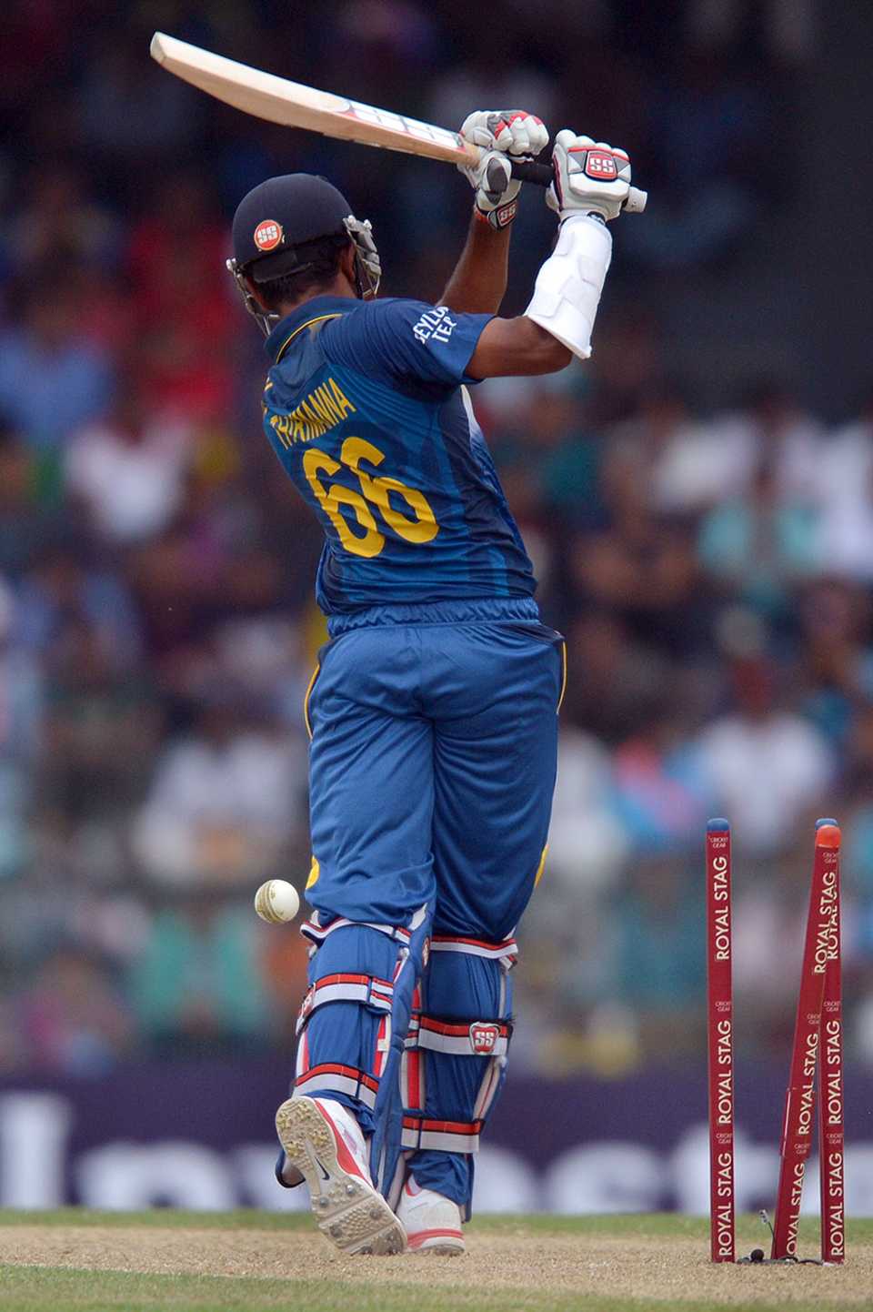 Lahiru Thirimanne is bowled by Ryan McLaren, Sri Lanka v South Africa, 1st ODI, Colombo, July 6, 2014