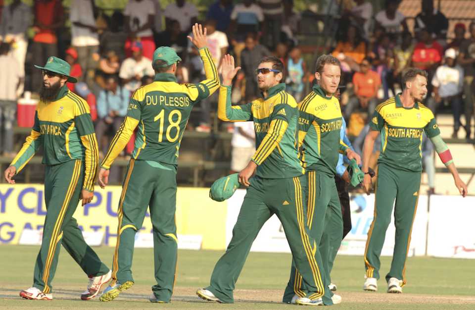 South Africa players celebrate their win over Zimbabwe, Zimbabwe v South Africa, tri-series, Harare, August 29, 2014