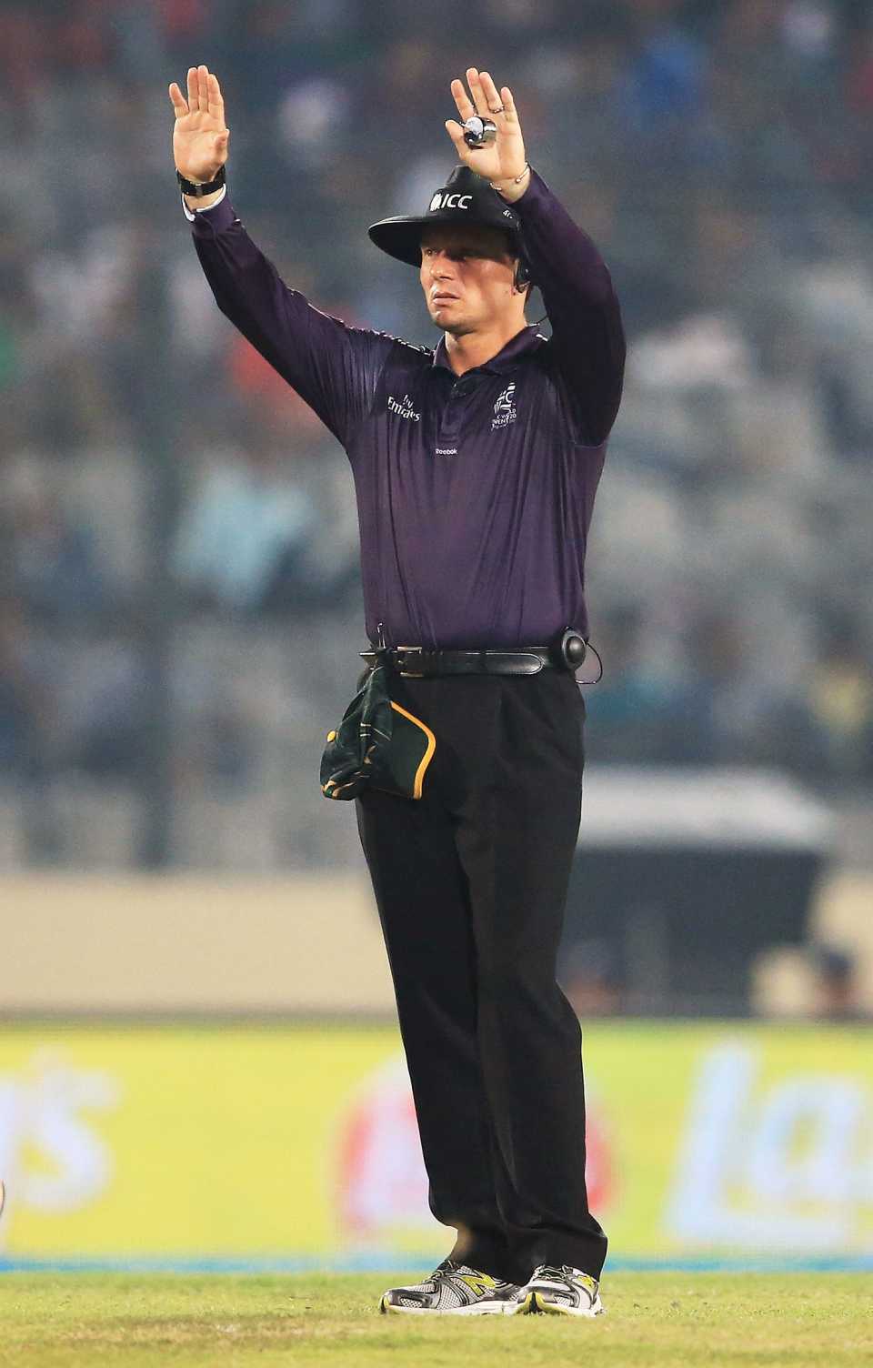 Richard Kettleborough signals a six, Pakistan v West Indies, World T20, Group 2, Mirpur, April 1, 2014