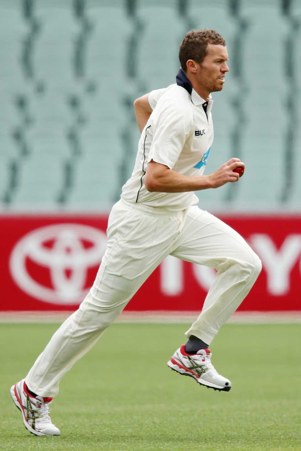 Peter Siddle runs in to bowl