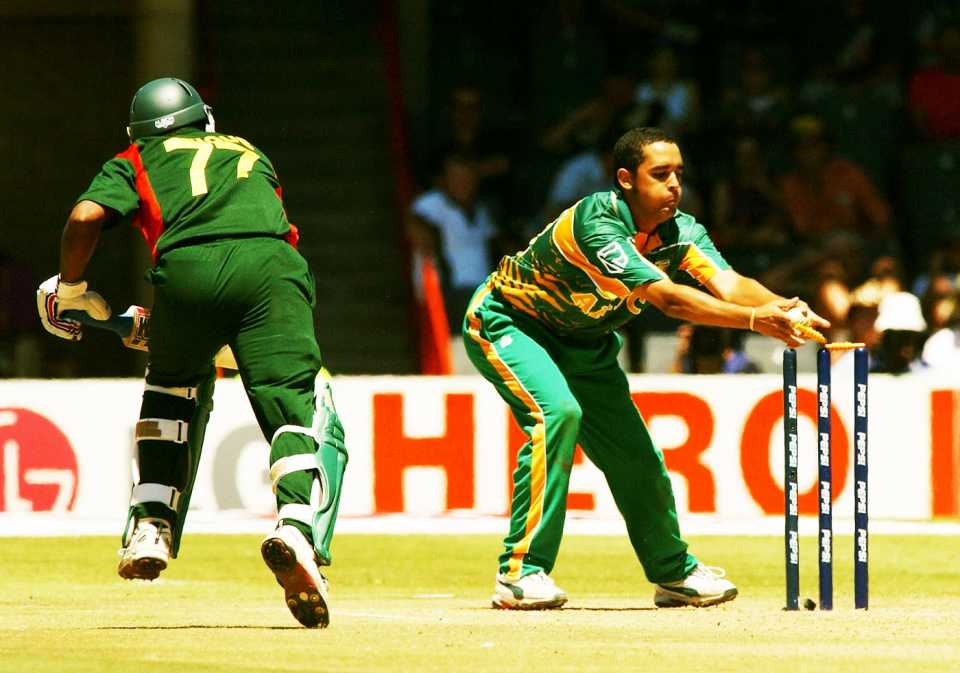 Robin Peterson runs out Mohammad Rafique, South Africa v Bangladesh, World Cup, Bloemfontein, February 22, 2003