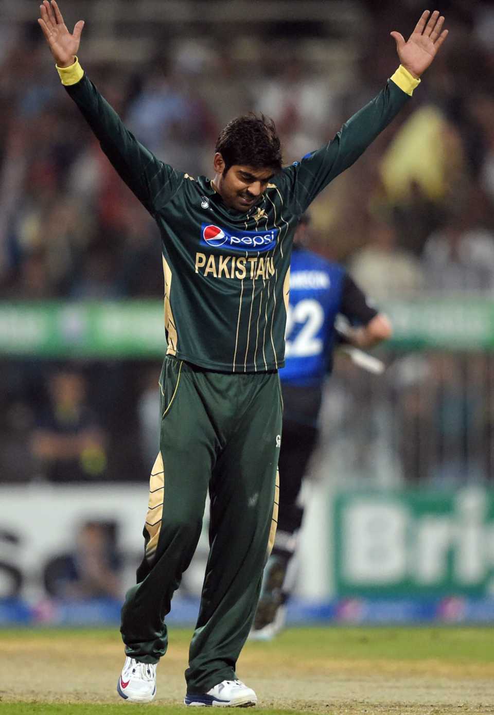 Haris Sohail exults after a wicket, Pakistan v New Zealand, 2nd ODI, Sharjah, December 12, 2014