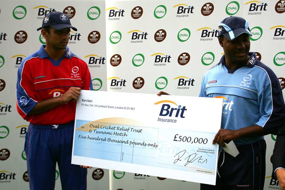 Rahul Dravid and Brian Lara pose with the cheque towards tsunami relief